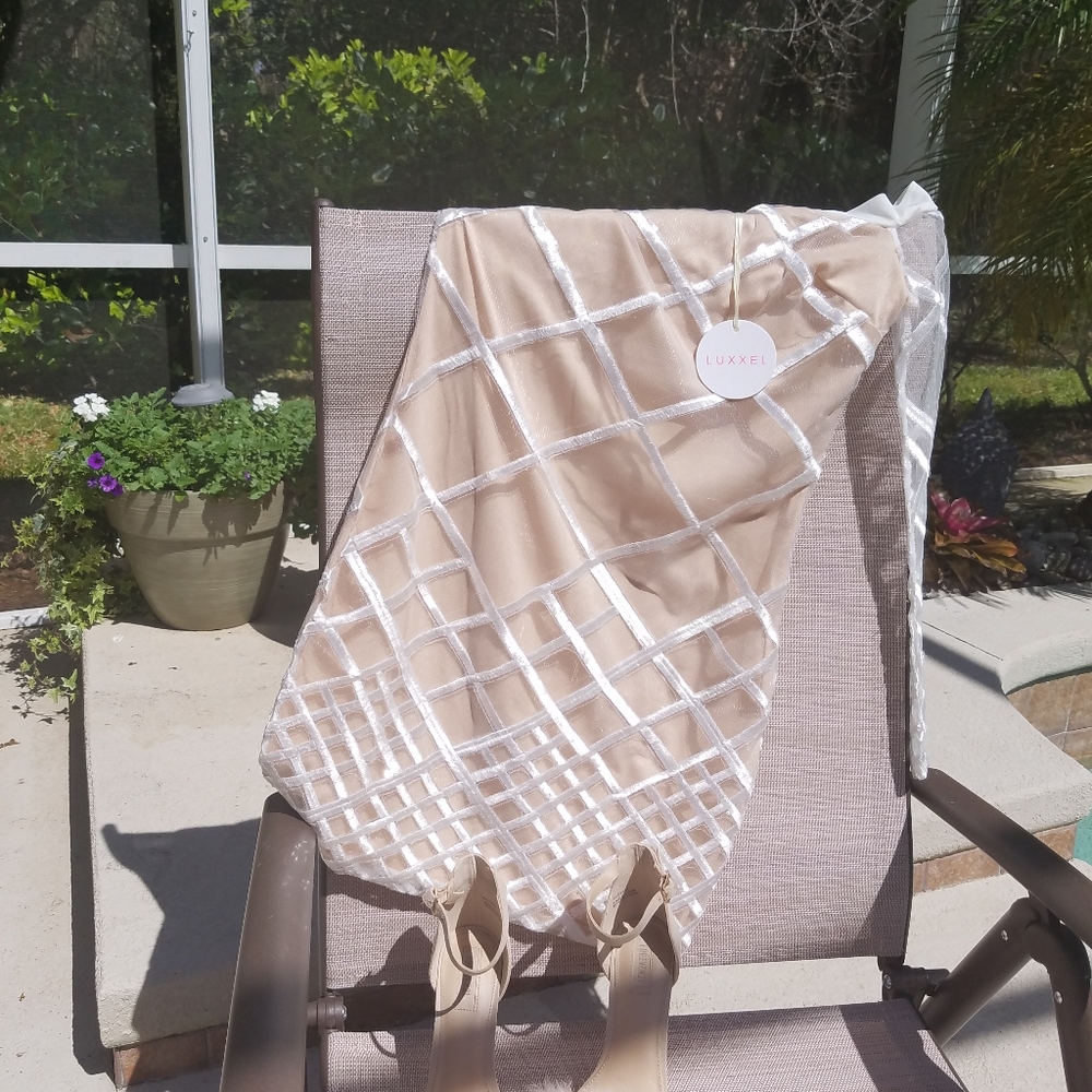 White nude and sequin illusion off the shoulder - Picture 4 of 14